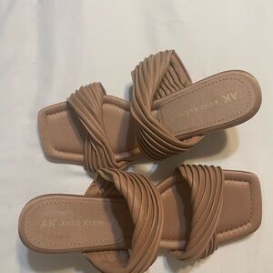 Anne Klein Jista Kitten Heels Bronze Sz 11